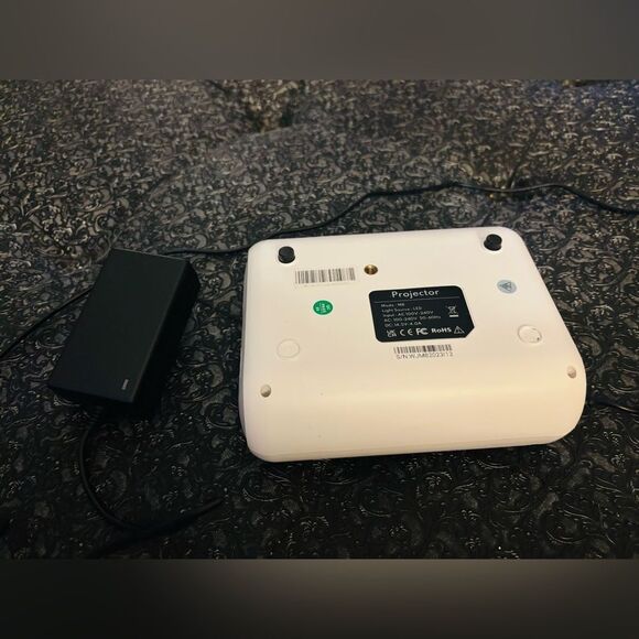 CLOKOWE Portable Movie Mini Projector MSRP $75 Tested in Working Order - Picture 2 of 10